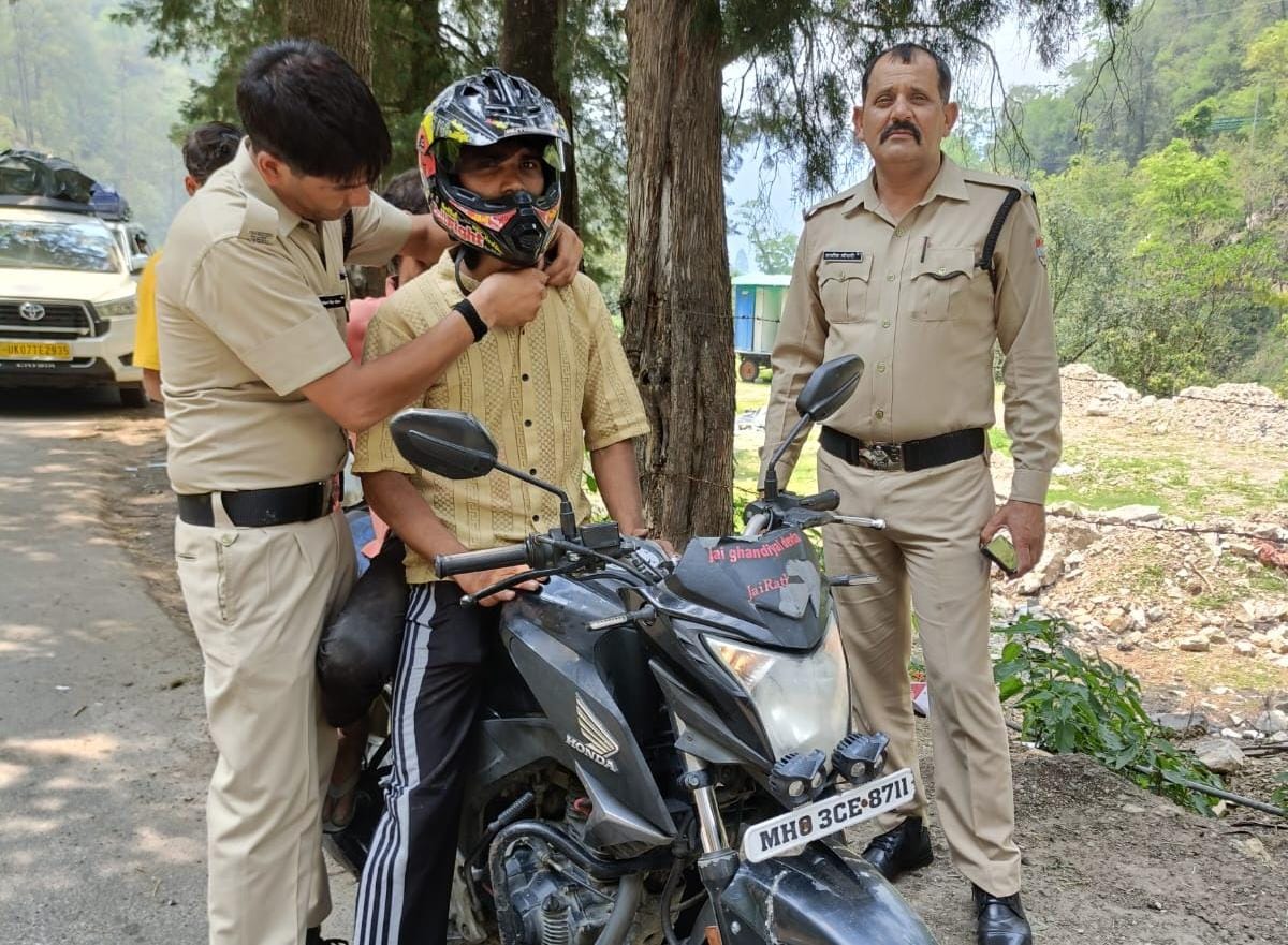 घनसाली में चारधाम यात्रियों की सुरक्षा के लिए सड़क सुरक्षा जागरूकता अभियान