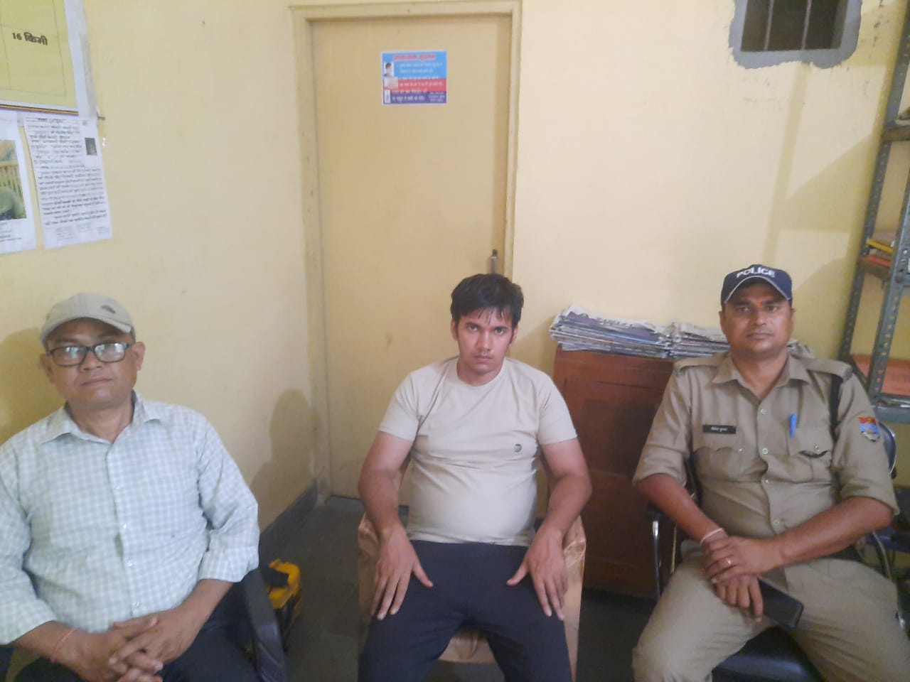 पुलिस ने मानसिक रूप से अस्वस्थ बालक को सकुशल ढूंढकर परिजनों को सौंपा