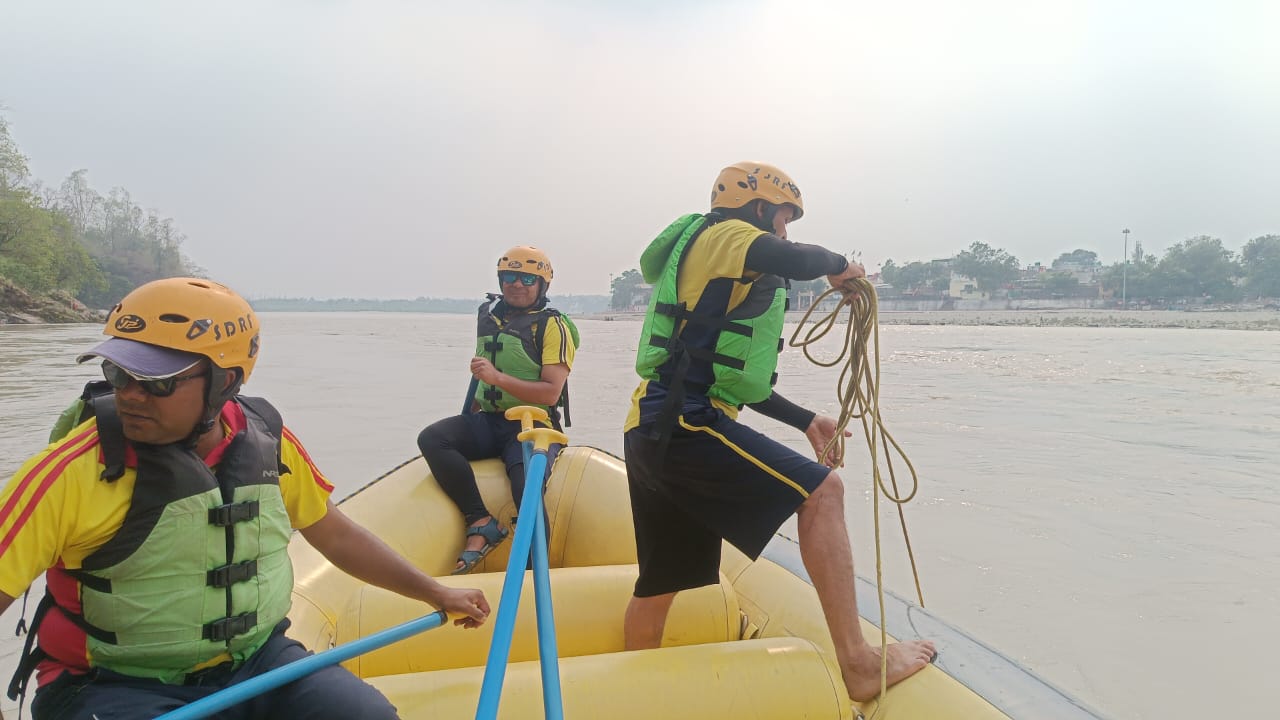 ऋषिकेश: SDRF की दो जगहों पर चल रही सर्च ऑपरेशन, गोवा बीच व शिवपुरी यूसुफ बीच पर युवक डूबे