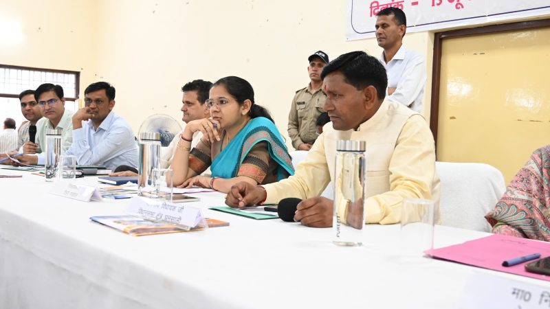 जनसुनवाई शिविर में डीएम टिहरी ने सुनीं 83 शिकायतें, अधिकांश का मौके पर निस्तारण