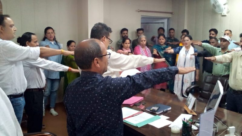 अंतरराष्ट्रीय नशा निषेध दिवस पर सीएमओ ने दिलाई तंबाकू निषेध की शपथ