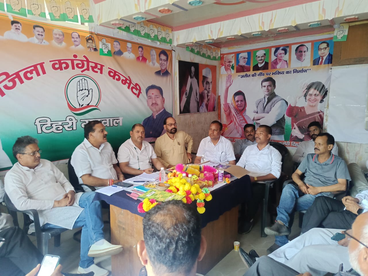 कांग्रेस की अहम बैठक में चुनावी रणनीति पर मंथन: एकजुट होकर लड़ें चुनाव – विक्रम सिंह नेगी
