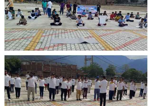खिलाड़ियों ने किया योगाभ्यास