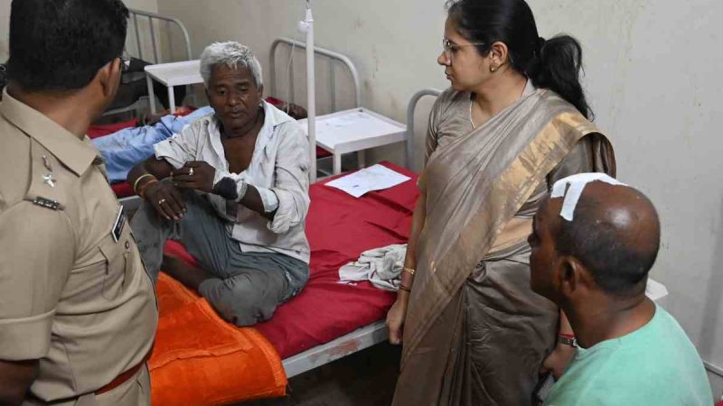 फकोट  में भीषण सड़क हादसा: 3 श्रद्धालुओं की मौत 14 घायल, डीएम ने मौके पर लिया जायजा