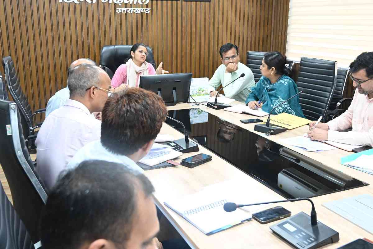 डीएम टिहरी ने पार्किंग परियोजनाओं की समीक्षा की