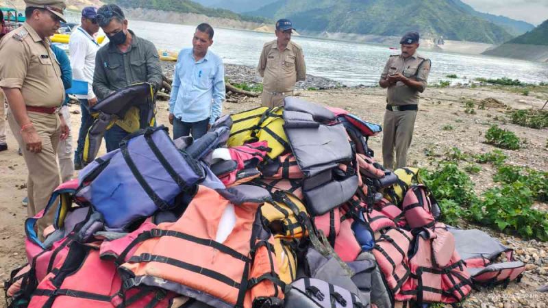 टिहरी झील में सेफ्टी ऑडिट, 204 खराब लाइफ जैकेट किए गए डिस्मेंटल
