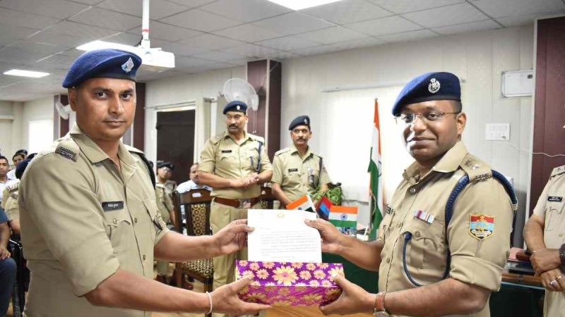 पुलिस लाइन चंबा में मासिक अपराध गोष्ठी संपन्न, 26 कार्मिक हुए सम्मानित