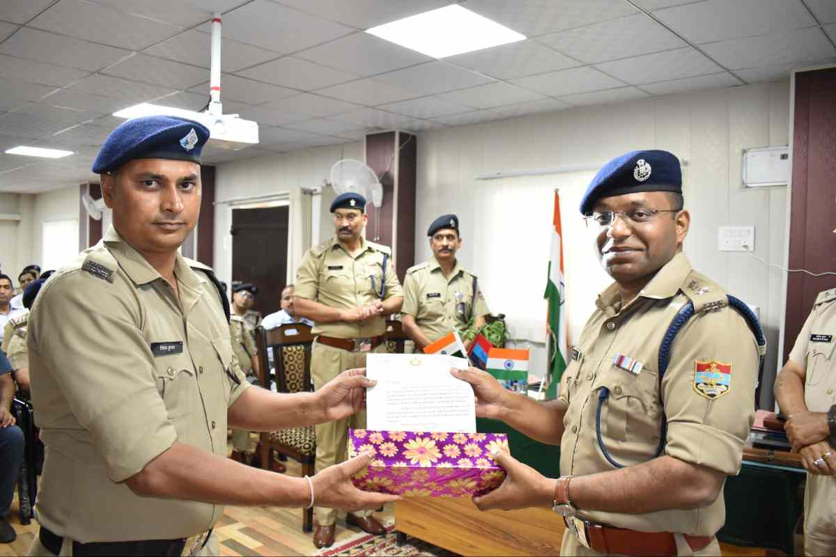 पुलिस लाइन चंबा में मासिक अपराध गोष्ठी संपन्न, 26 कार्मिक हुए सम्मानित