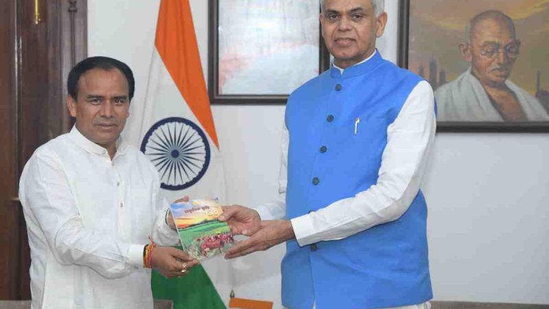 गुजरात के राज्यपाल से मिले कैबिनेट मंत्री डॉ धन सिंह रावत