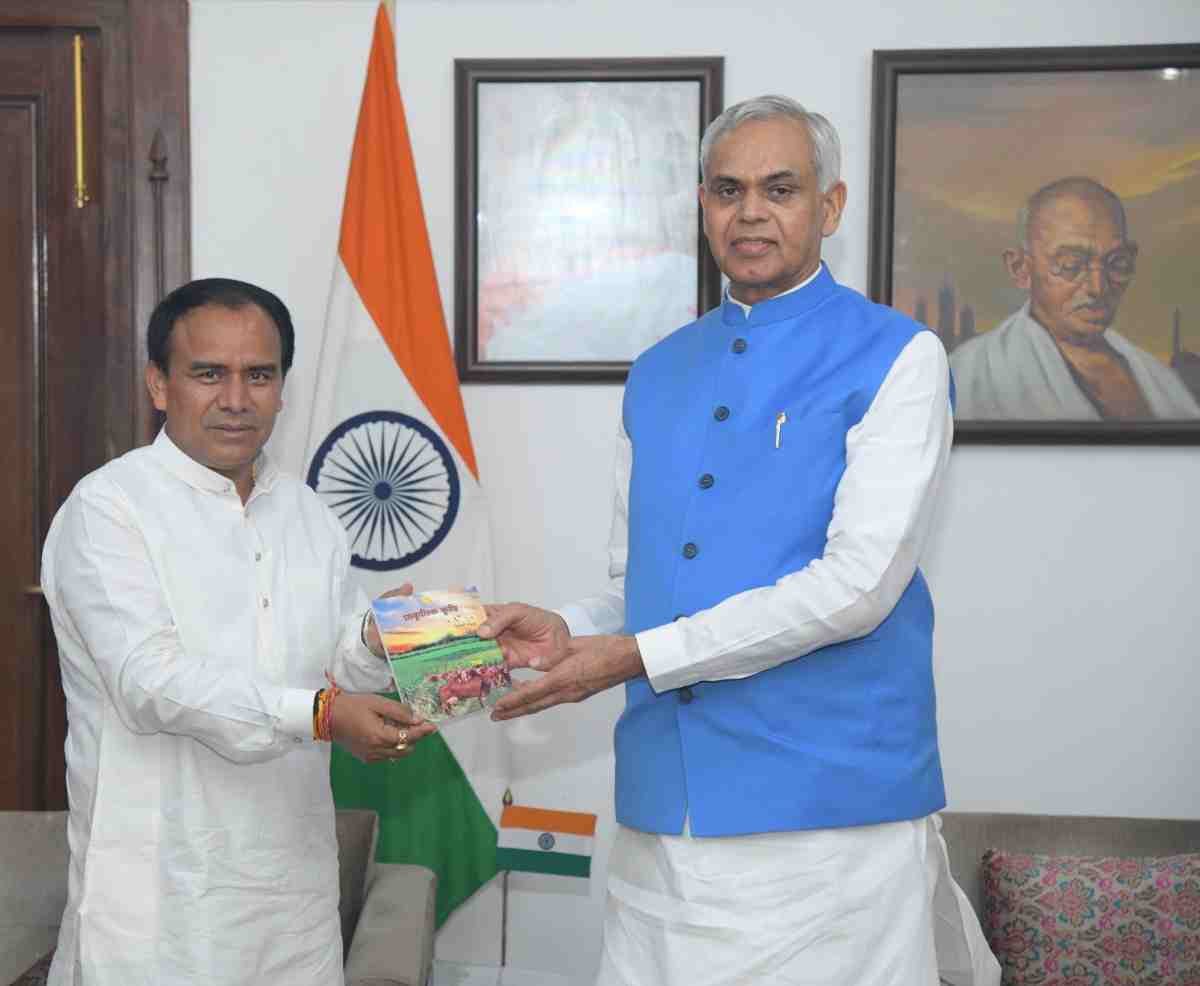 गुजरात के राज्यपाल से मिले कैबिनेट मंत्री डॉ धन सिंह रावत
