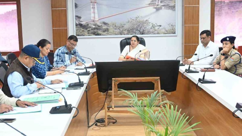 ‘शौर्य दिवस’ समारोह की तैयारियों को लेकर जिलाधिकारी ने की समीक्षा बैठक