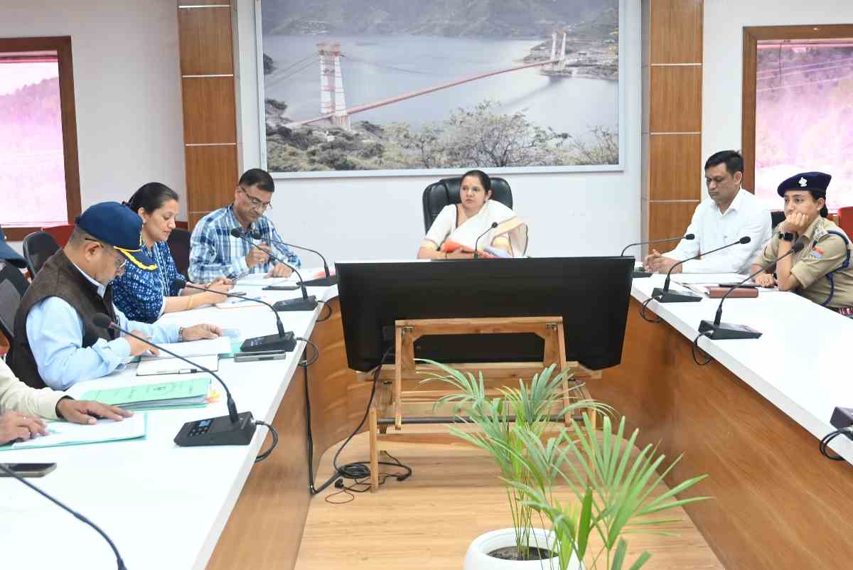 ‘शौर्य दिवस’ समारोह की तैयारियों को लेकर जिलाधिकारी ने की समीक्षा बैठक