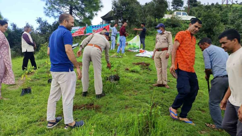 हरेला पर्व पर शहीद बेलमति चौहान स्मृति पार्क में 300 पौधे रोपे, संरक्षण का लिया संकल्प