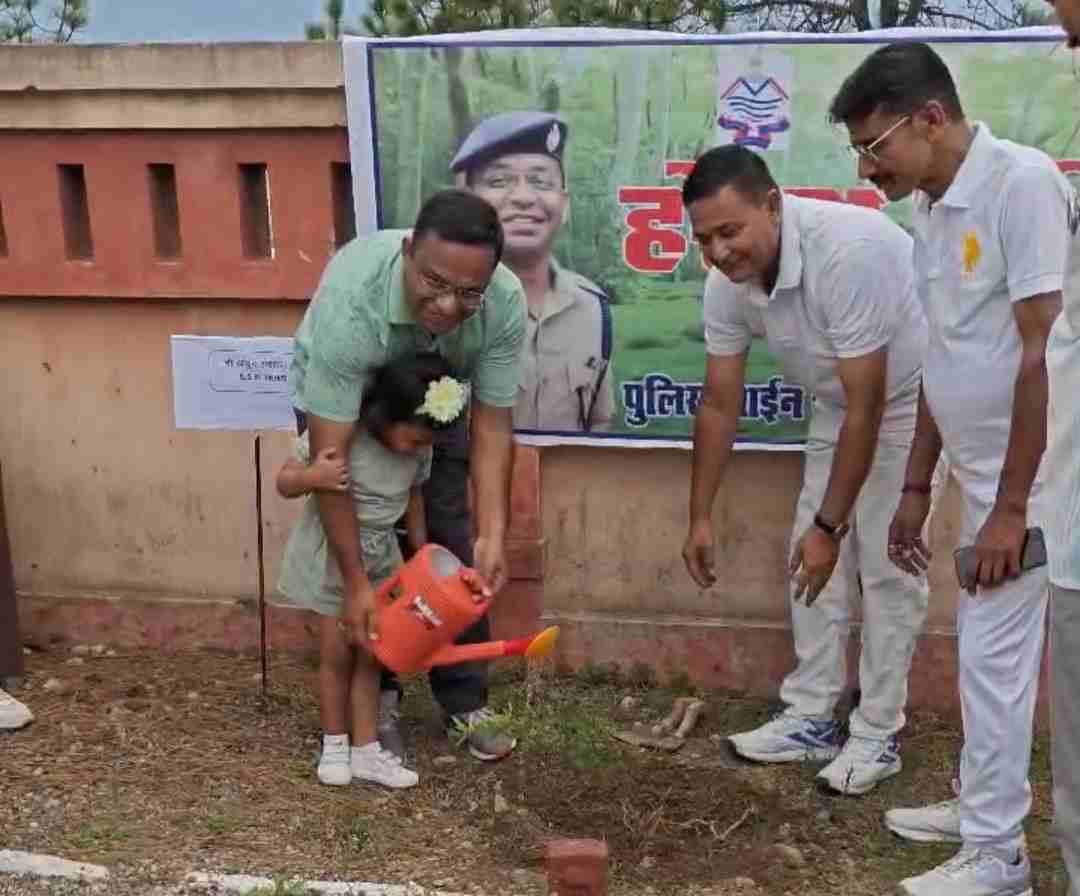 *एक पेड़ माँ के नाम* हरेला पर्व पर टिहरी पुलिस का पर्यावरण संरक्षण संकल्प