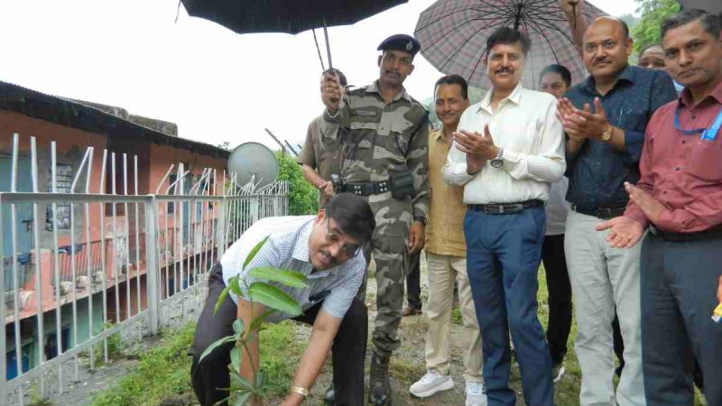 टीएचडीसी इंडिया लिमिटेड, टिहरी में हरेला पर्व पर वृक्षारोपण, पर्यावरण संरक्षण का लिया संकल्प