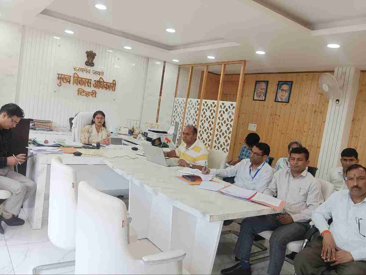 त्रिस्तरीय पंचायत चुनाव: मतदान व्यवस्थाओं को लेकर सीडीओ टिहरी ने ली वर्चुअल बैठक