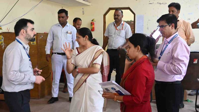 त्रिस्तरीय पंचायत चुनाव: जिला निर्वाचन अधिकारी ने थौलधार ब्लॉक का किया निरीक्षण