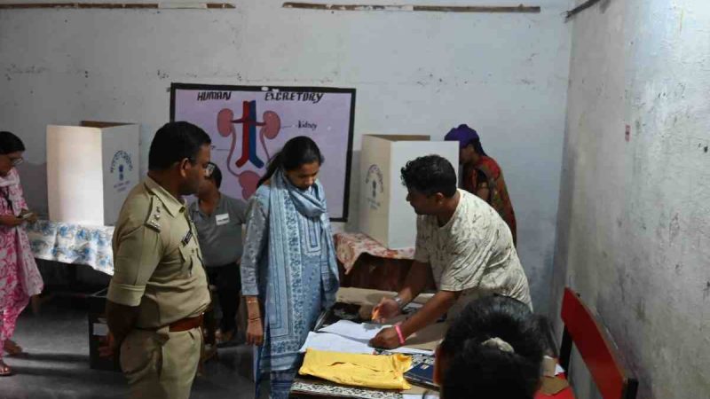 टिहरी गढ़वाल में 2 बजे तक 45.4% मतदान: डीएम ने किया स्थलीय निरीक्षण