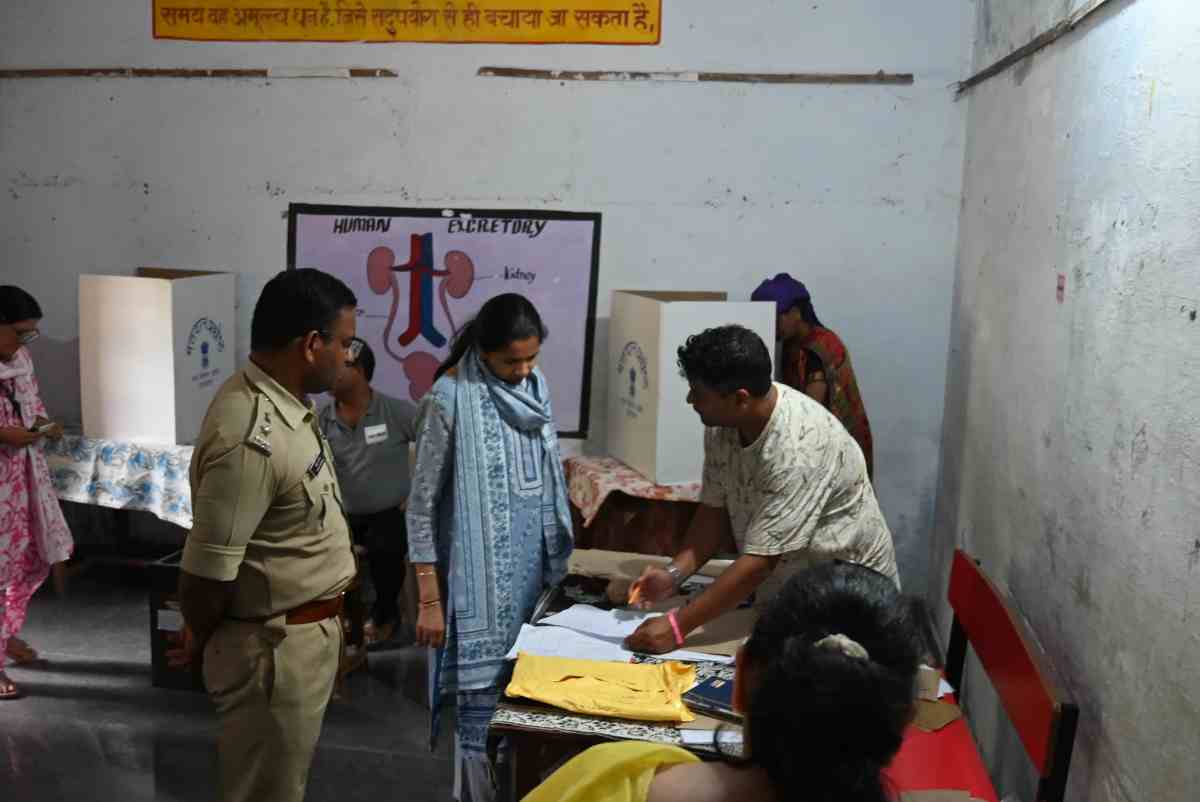 टिहरी गढ़वाल में 2 बजे तक 45.4% मतदान: डीएम ने किया स्थलीय निरीक्षण