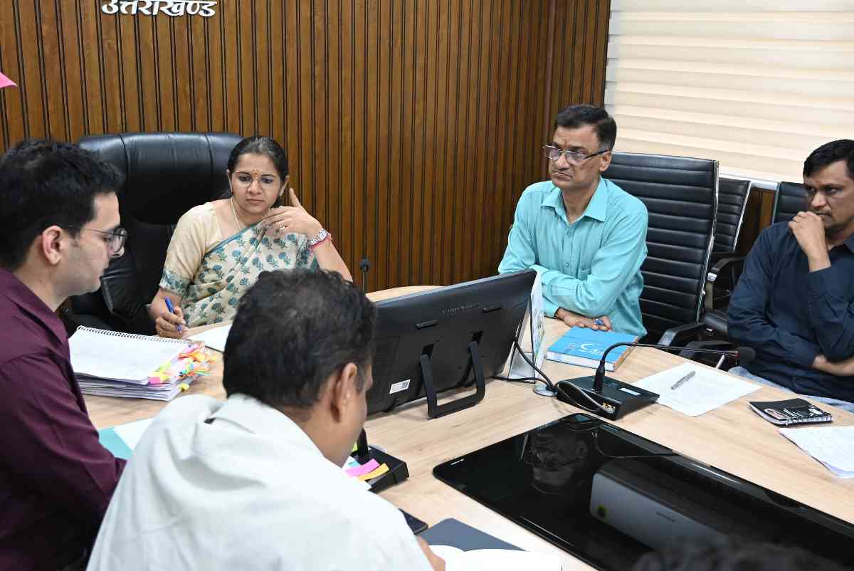 डीएम ने वन भूमि हस्तांतरण मामलों में तेजी लाने के दिए निर्देश