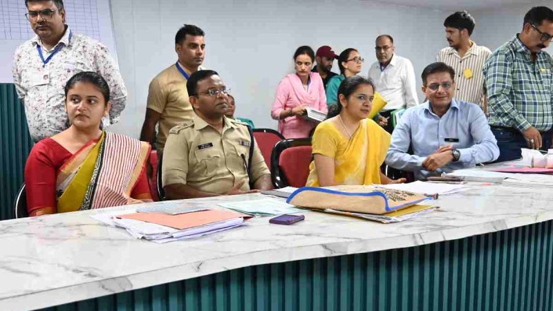 डीएम नितिका खंडेलवाल और एसएसपी आयुष अग्रवाल ने किया मतगणना केंद्रों का निरीक्षण: नौ ब्लॉकों में चल रही शांतिपूर्ण मतगणना
