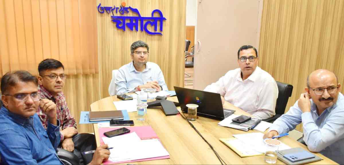 जिलाधिकारी ने नंदा देवी राजजात यात्रा मार्ग के प्रस्तावित कार्यों की ली समीक्षा बैठक
