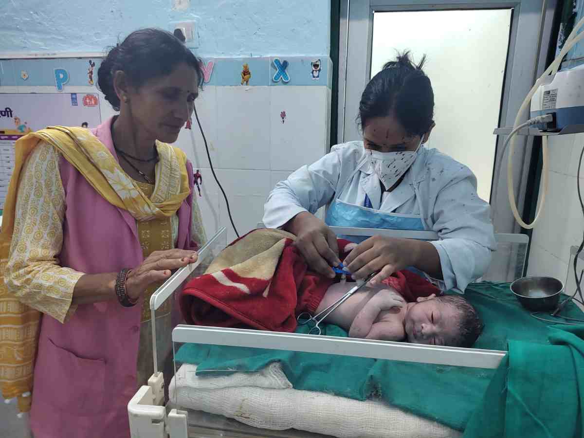 हाई रिस्क गर्भवती महिला का सुरक्षित संस्थागत प्रसव: स्वास्थ्य विभाग की सजगता से बची जान