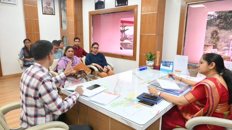 डीएम की अध्यक्षता में वन भूमि हस्तान्तरण संबंधी बैठक सम्पन्न