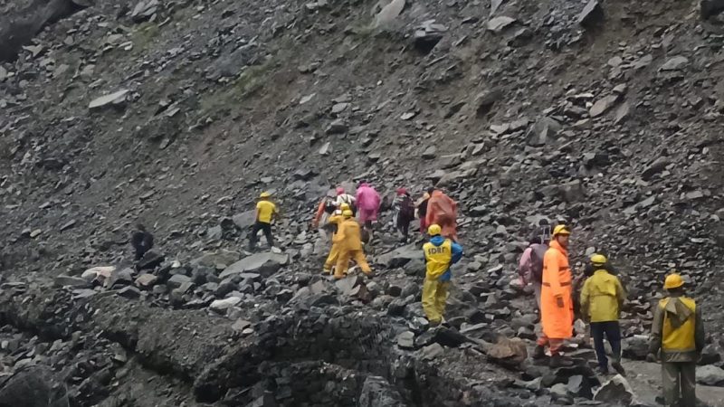 केदारनाथ धाम से लौट रहे 40 श्रद्धालु सोनप्रयाग स्लाइड जोन में फंसे, SDRF ने सुरक्षित निकाला