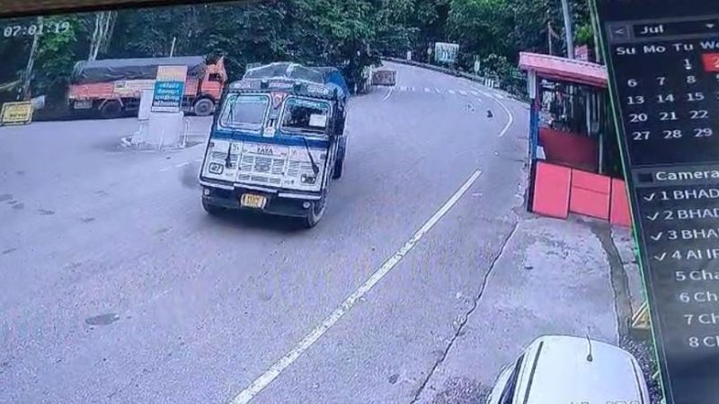 पुलिस ने ट्रक ड्राइवर के आरोप को खारिज किया