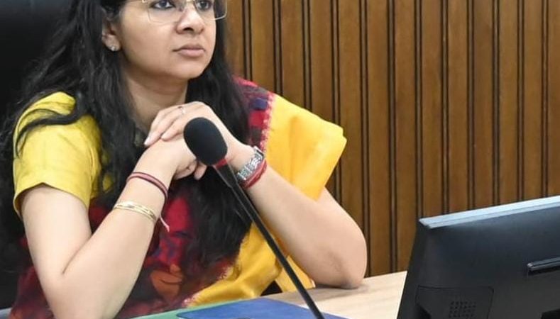 भ्रष्टाचार पर डीएम ने दिखाई सख्ती: भिलंगना में अदेयता प्रमाण पत्र के नाम पर धन वसूली, संबंधित कार्मिक निर्वाचन कार्यों से हटाए गए
