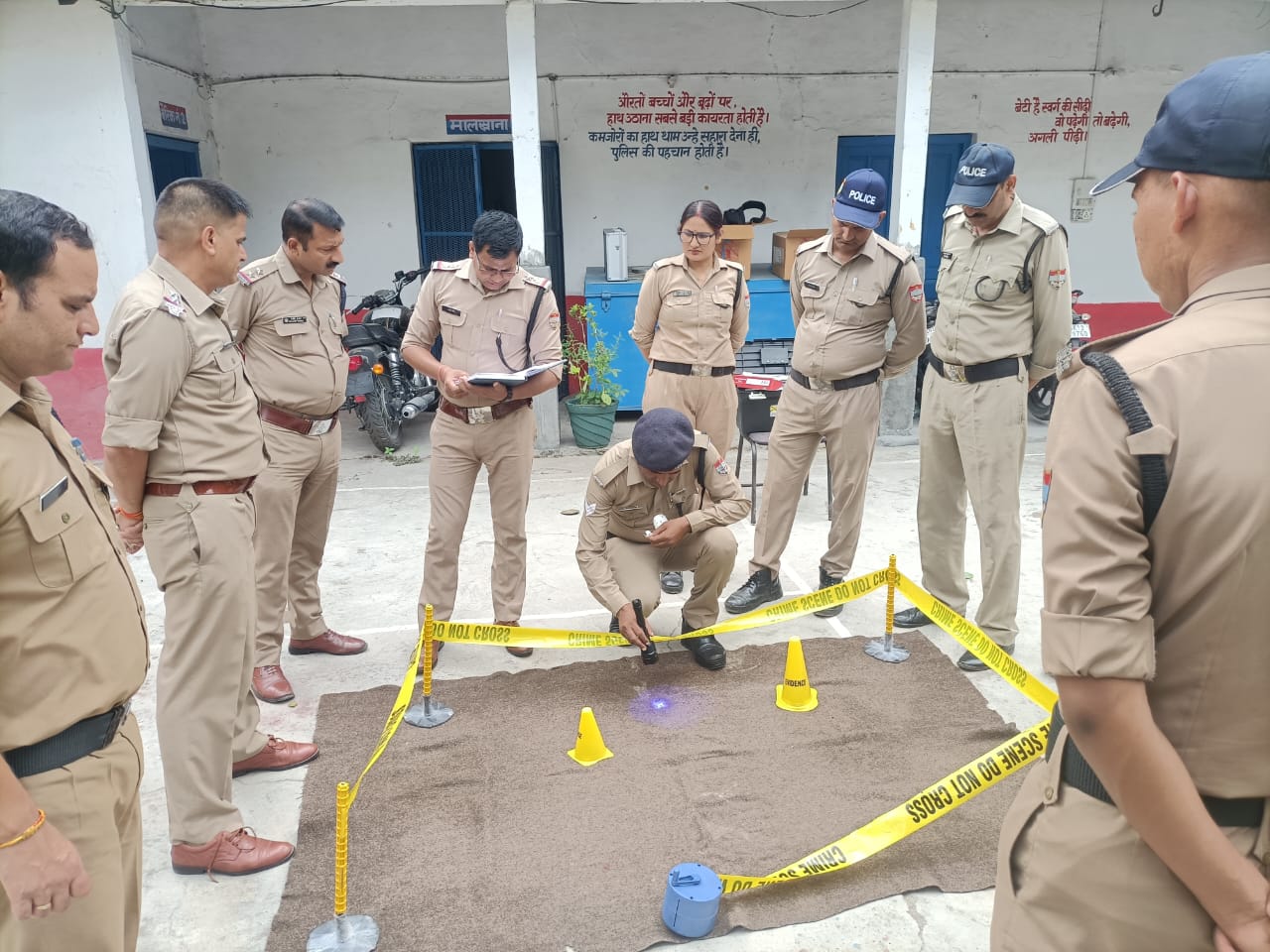 पुलिस कर्मियों को ड्रग डिटेक्शन और क्राइम सीन जांच का दिया प्रशिक्षण