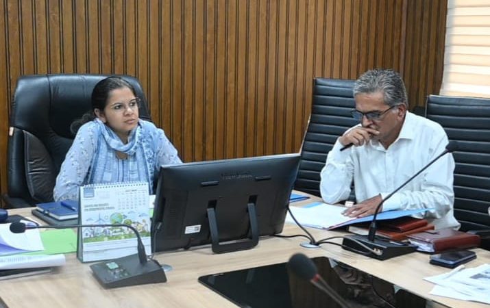 विद्यालयों को सेंटर फॉर एक्सीलेंस बनाने संबंधी बैठक सम्पन्न