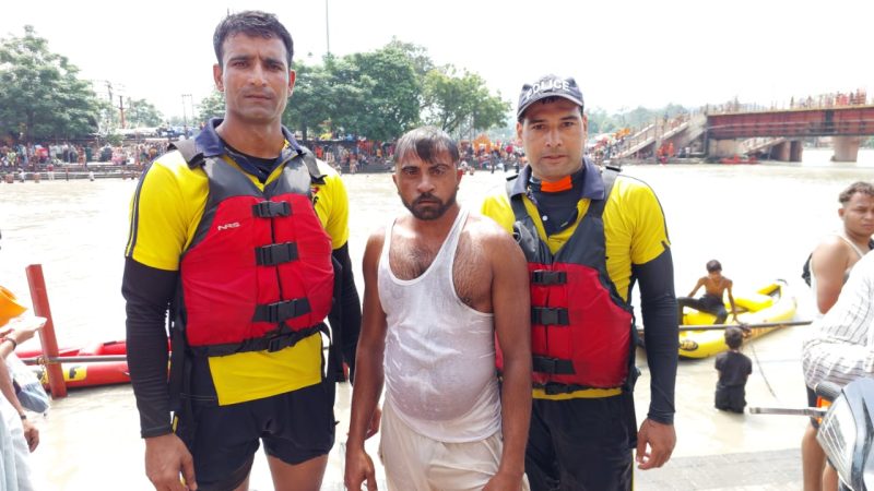 ब्रेकिंग न्यूज: SDRF ने गंगा में डूब रहे 3 कांवरियों को बचाया