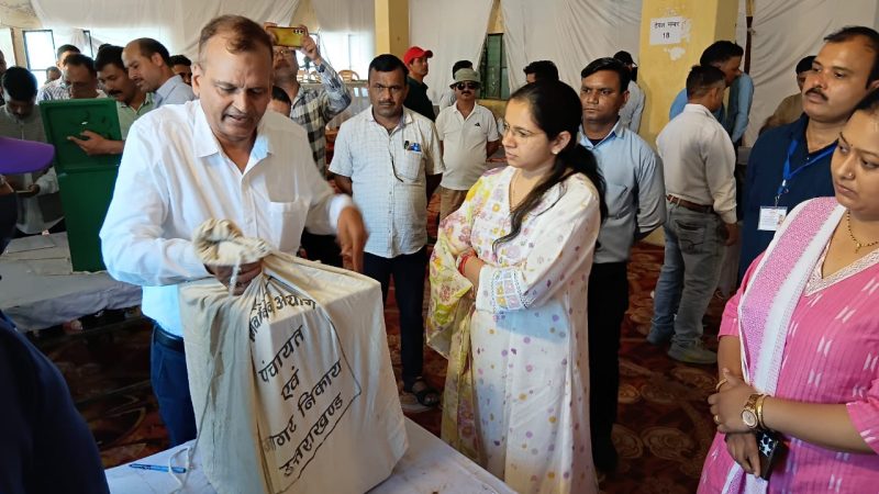 त्रिस्तरीय पंचायत चुनाव के तहत भिलंगना ब्लॉक के मतदान कार्मिकों को दिया गया प्रशिक्षण