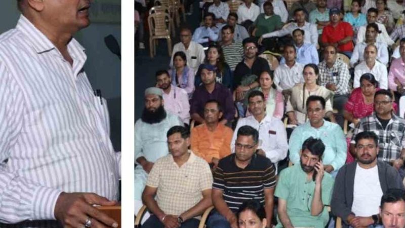 मतदान कार्मिकों को दिया दूसरे चरण का व्यावहारिक प्रशिक्षण