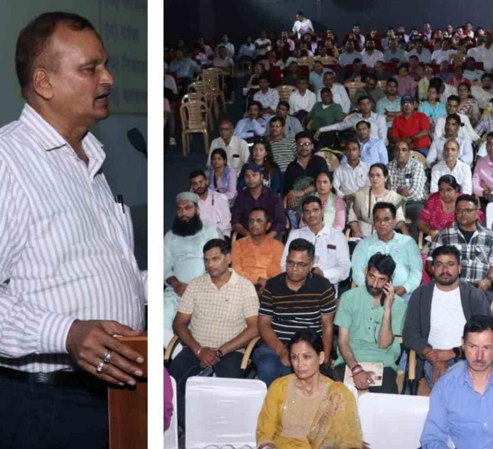 मतदान कार्मिकों को दिया दूसरे चरण का व्यावहारिक प्रशिक्षण