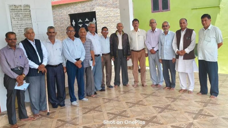 सेवानिवृत्त राजकीय पेंशनर्स संगठन की बैठक संपन्न: नए सदस्य हुए शामिल, संरक्षक को दी श्रद्धांजलि