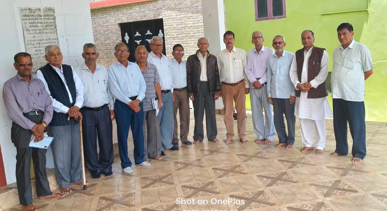सेवानिवृत्त राजकीय पेंशनर्स संगठन की बैठक संपन्न: नए सदस्य हुए शामिल, संरक्षक को दी श्रद्धांजलि