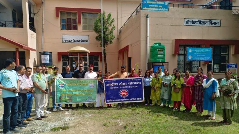 महाविद्यालय नई टिहरी में हरेला पर्व पर वृक्षारोपण कार्यक्रम आयोजित