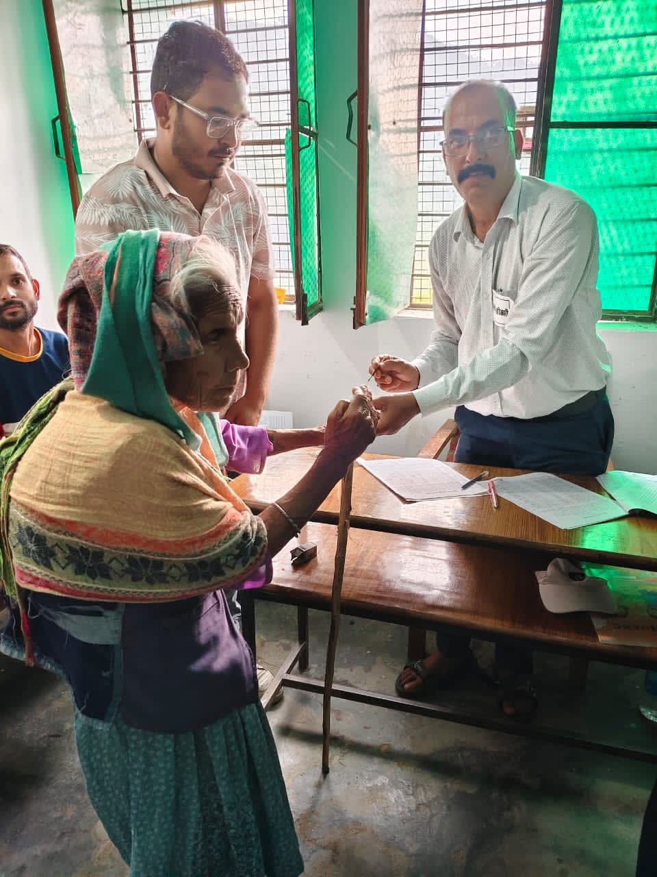 टिहरी में प्रथम चरण का मतदान शांतिपूर्वक संपन्न: 59.98 रहा मतदान प्रतिशत