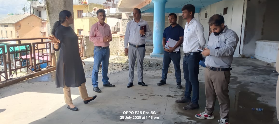 नई टिहरी आईएसबीटी नवीनीकरण कार्यों का जिलाधिकारी ने किया स्थलीय निरीक्षण, गुणवत्तापूर्ण निर्माण के निर्देश