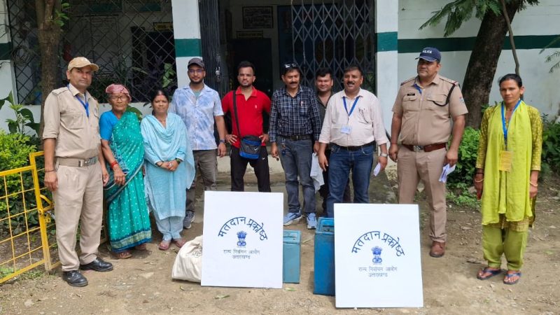 द्वितीय चरण के लिए टिहरी जिले से सभी 522 पोलिंग पार्टियां रवाना: मतदान कल