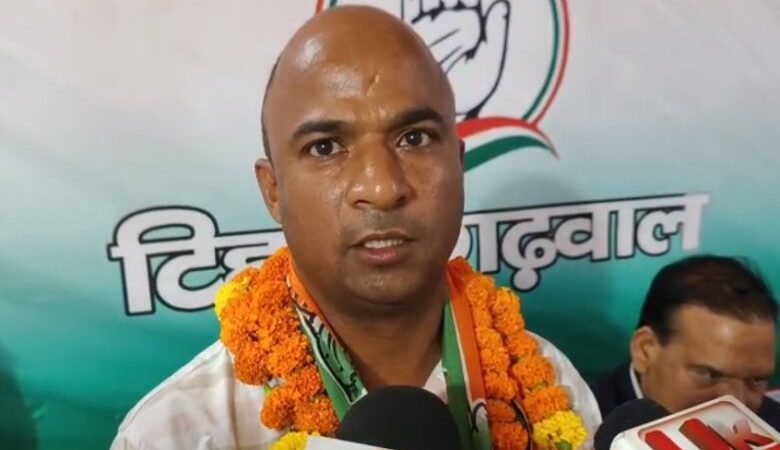 ब्रेकिंग: भाजपा छोड़ विक्रम गुसाईं ने थामा कांग्रेस का दामन