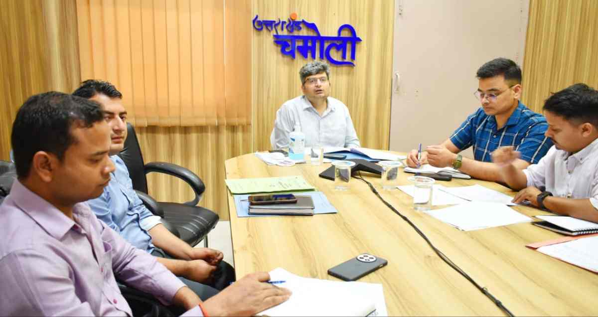 तहसील स्तर पर उपजिलाधिकारी लें नियमित अवैध खनन निरोधक दल की बैठक: संदीप तिवारी डीएम