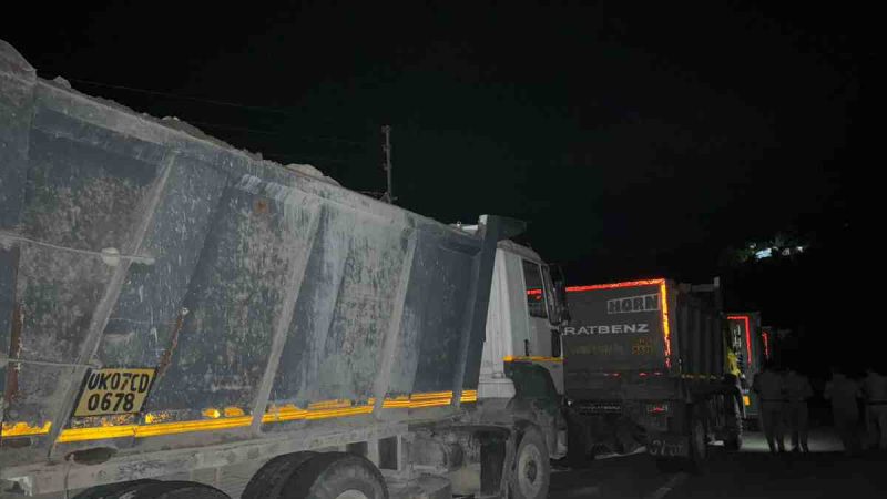 लंगासू क्षेत्र में अवैध खनन पर बड़ी कार्रवाई: छह डंपर सीज, संयुक्त टीम ने की छापेमारी