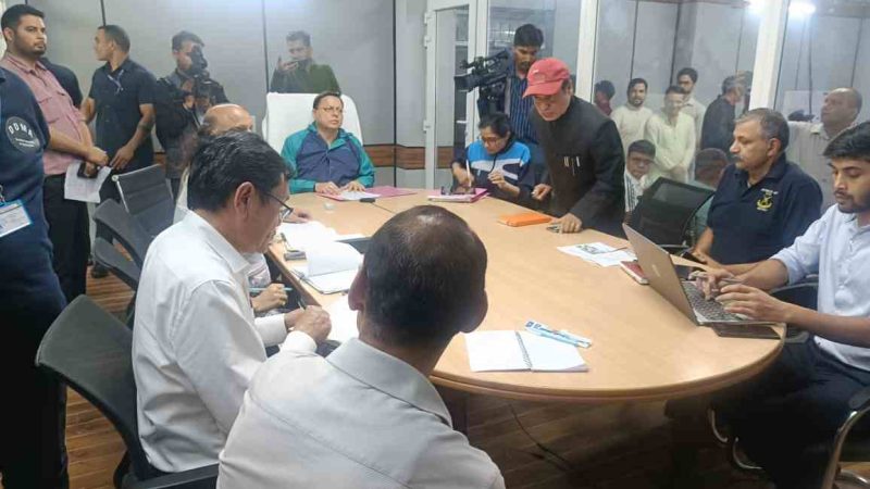 🔴 ब्रेकिंग न्यूज़: मुख्यमंत्री पुष्कर सिंह धामी पहुंचे उत्तरकाशी कंट्रोल रूम
