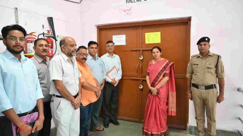 डीएम नितिका खंडेलवाल ने वेयरहाउस का मासिक निरीक्षण किया