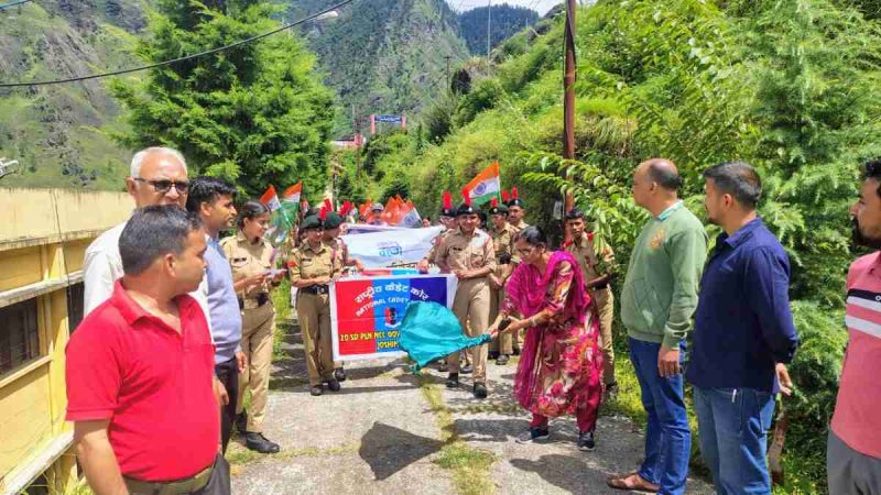 हर घर तिरंगा रैली से गूंजा ज्योतिर्मठ, देशभक्ति का संदेश