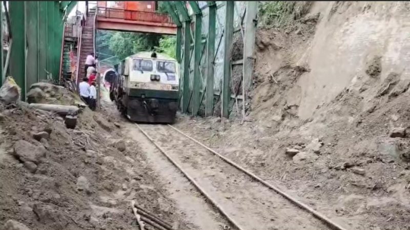 हरिद्वार-दून रेलवे ट्रैक 20 घंटे में पुनः बहाल, कप्तान तृप्ति भट्ट ने जताई संतुष्टि